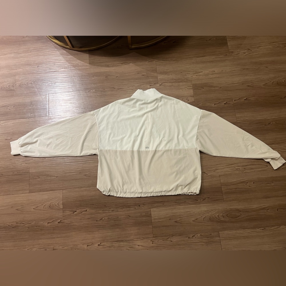 Alo Yoga Windbreaker City Girl
Pullover 1/4 Zip White $ Bone Women's, Size XS.